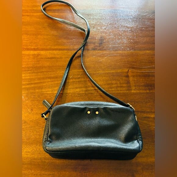 H&M Handbags - H&M Black cross body purse
